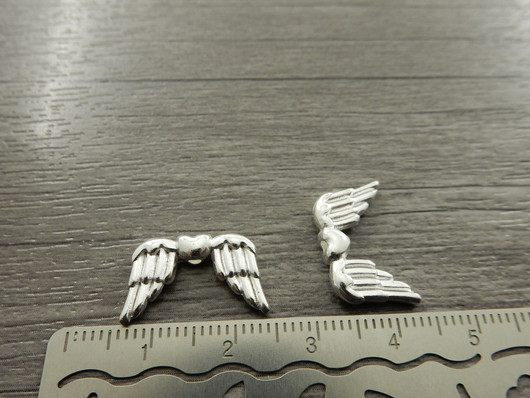 Metallihelmi/ riipus siivet, 19x11mm, kirkashopea, 10kpl