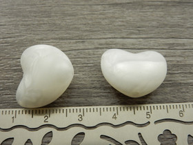 Silikonihelmi sydän, 17x20mm, helmiäisvalkoinen, 1kpl