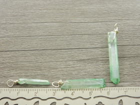 Kristalliriipus kvartsi, n.20-35x3mm, vihreä, 1kpl