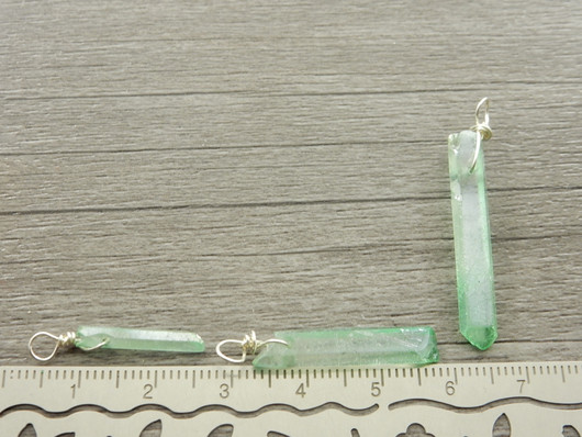 Kristalliriipus kvartsi, n.20-35x3mm, vihreä, 1kpl