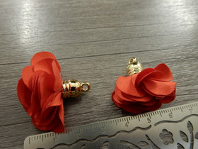 Tasseliriipus kukka 25x30mm, punainen, 1kpl