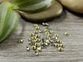 Strassit lasi, 2mm, kirkas, 50kpl