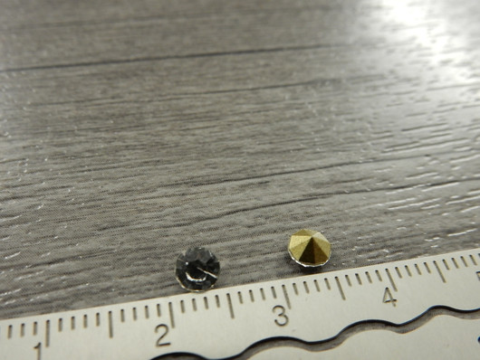 Strassit lasi, 4mm, kirkas, 50kpl