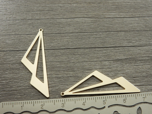 Tuplakolmioriipus, 40x13mm, 18K/vaaleakulta, 1kpl