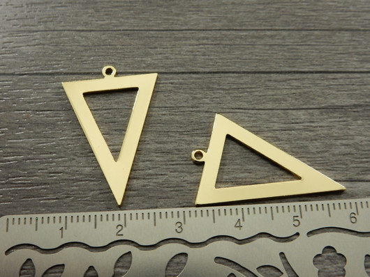 Kolmioriipus, 28x18mm, 18K/ kulta, 1kpl