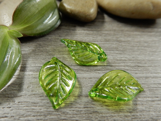 Lehtiriipus akryyli, 18x15mm, vihreä, 1kpl