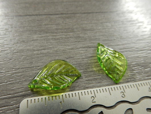 Lehtiriipus akryyli, 18x15mm, vihreä, 1kpl