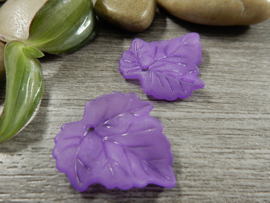 Lehtiriipus akryyli, 23x21mm, liila, 1kpl