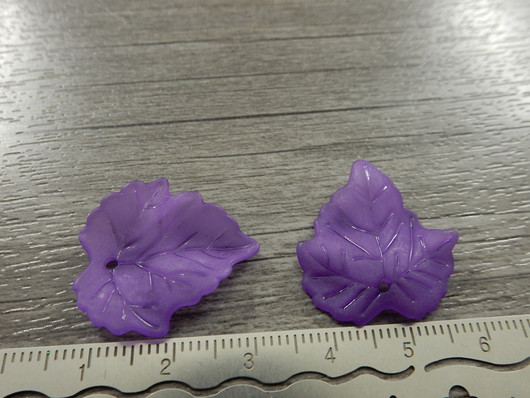 Lehtiriipus akryyli, 23x21mm, liila, 1kpl