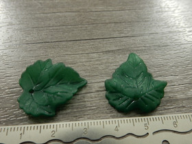 Lehtiriipus akryyli, 23x21mm, tummanvihreä, 1kpl