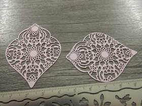 Kuvioriipus, 53x41mm, vaaleanpunainen, 1kpl