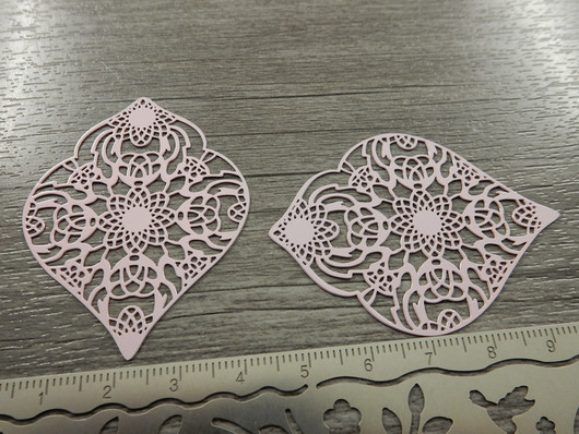 Kuvioriipus, 53x41mm, vaaleanpunainen, 1kpl