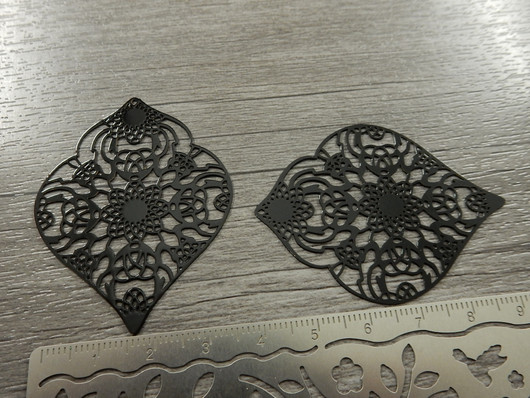 Kuvioriipus, 53x41mm, musta, 1kpl