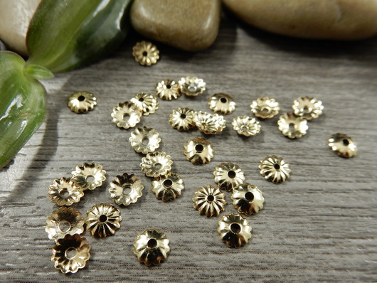 Helmihattu kukka, 5mm, vaaleakulta, 50kpl