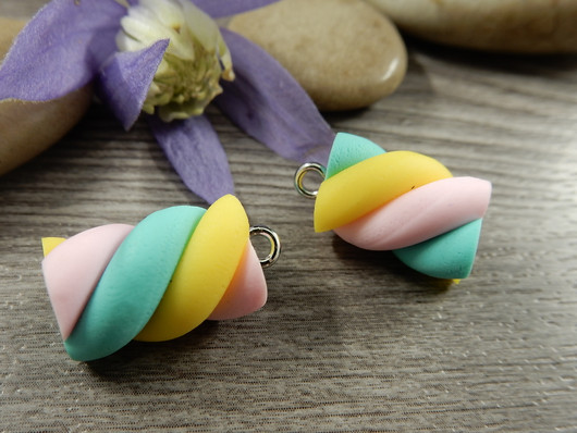 Vaahtokarkkiriipus, n.21x10mm, moniväri, 1kpl