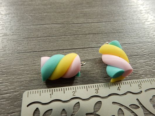 Vaahtokarkkiriipus, n.21x10mm, moniväri, 1kpl