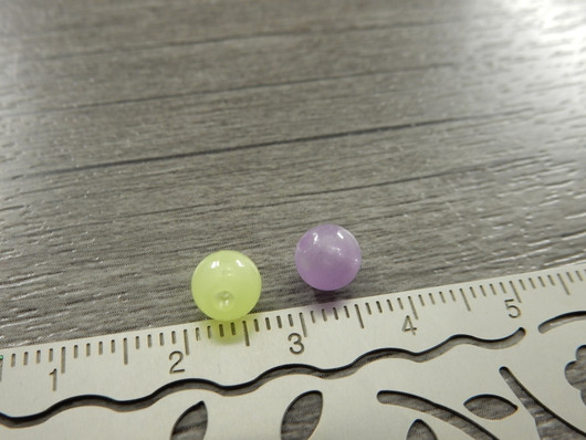 Akryylihelmi pimeässä hohtava, 6mm, mixsetti, 20kpl