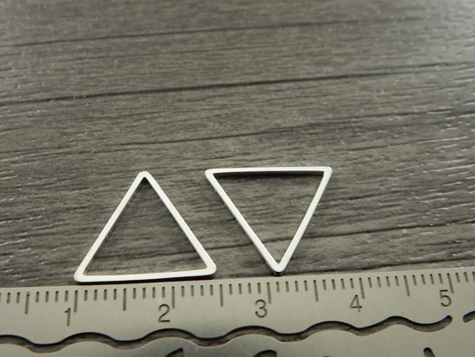 Linkki kolmio, 13x15x1mm, umpi, kirkashopea, 10kpl