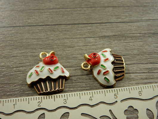 Kuppikakkuriipus, 19x18mm, moniväri, 1kpl