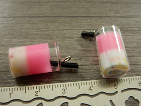 Hedelmäjuomariipus, 25x11mm, moniväri, 1kpl