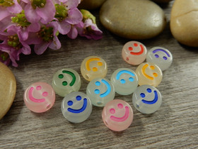 Akryylihelmi pimeässä hohtava hymy, 10mm, mixsetti, 20kpl