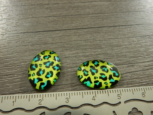 Kapussi kuvio, 13x18mm, moniväri, 1kpl