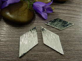 Neljäkäsriipus, 27x14mm, kromi, 1kpl