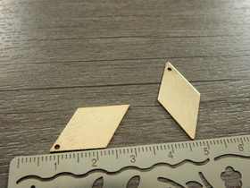 Neljäkäsriipus, 27x14mm, vaaleakulta, 1kpl