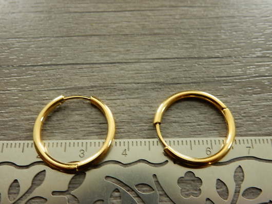 Korvakorurengas huggie, 20x2mm, 18K/kulta/rst, 1pari