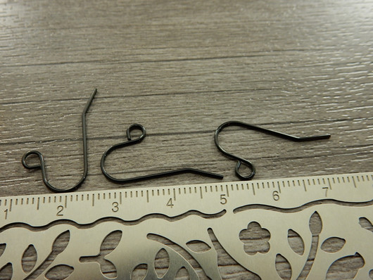 Korvakorukoukku,  23x13mm, musta/rst, 10paria