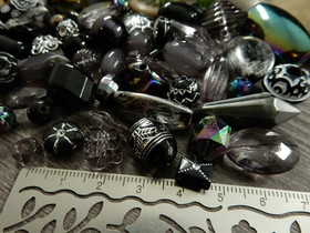 Akryylihelmi lajitelma, 3-28mm, musta, 50g