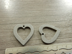 Puuriipus sydän, 25x23mm, harmaa, 1kpl