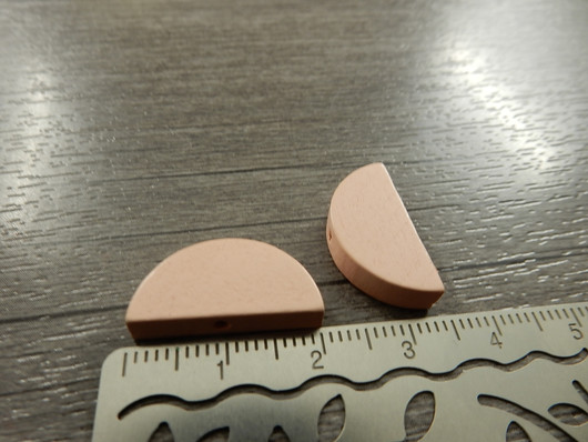 Puoliympyrä puuhelmi, 20x10mm, vaaleanpunainen, 1kpl