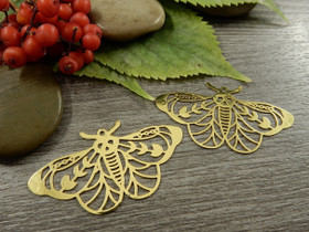 24.6.25 Filigraaniriipukset eri väreissä – herkkyyttä ja eleganssia koruihisi