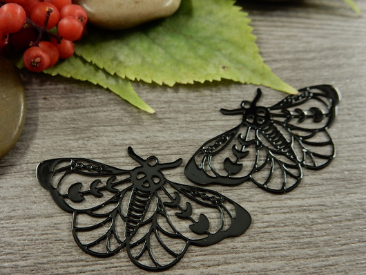 Yöperhonenriipus, 22x40mm, musta, 1kpl