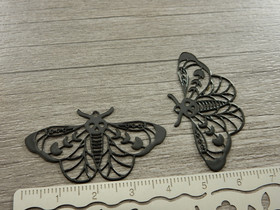 Yöperhonenriipus, 22x40mm, musta, 1kpl