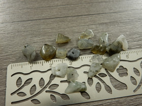 Kivisiruhelmi labradoriitti, 3-14mm, harmaa/ruskea/vihertävä, 20kpl
