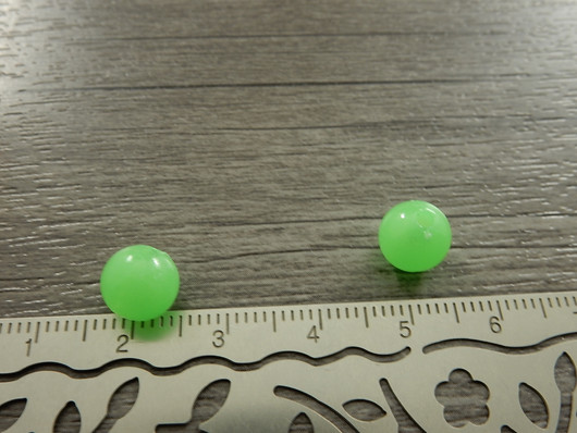 Akryylihelmi pimeässä hohtava, 8mm, mixsetti, 20kpl