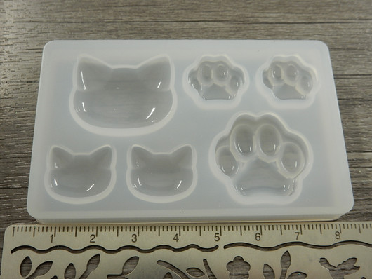 Silikonimuotti kissat ja tassut, 77x47x8mm, 1kpl