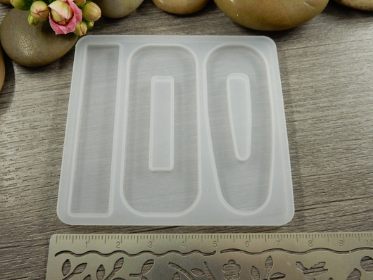 Silikonimuotti pinni/ klipsi, 75x70.5x3.5mm, 1kpl
