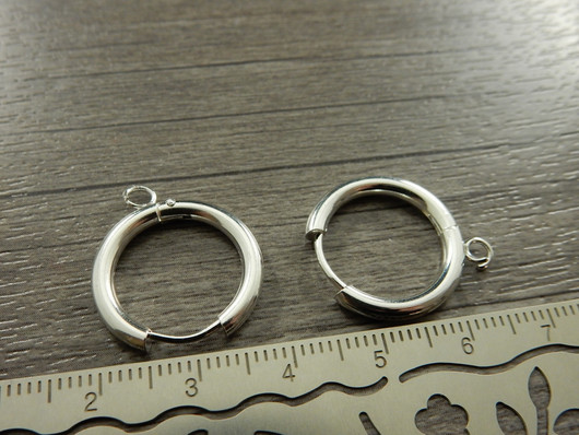 Korvakorurengas lenkillä, 21x19x2.5mm, kirkashopea/rst, 1pari