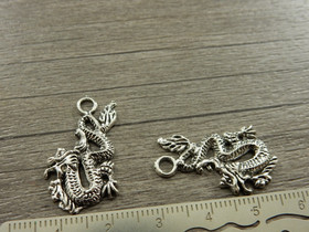 Lohikäärmeriipus, 27x16mm, kromi, 1kpl