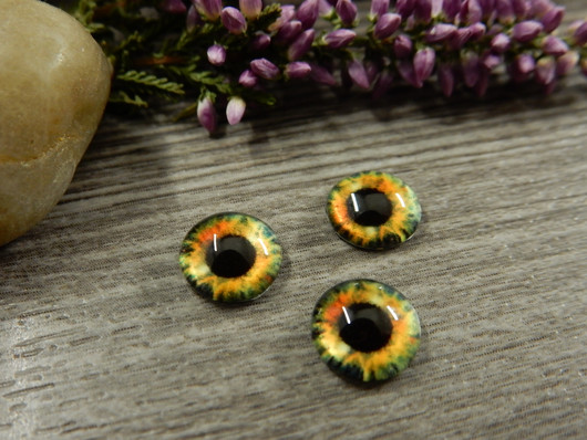 Kapussi silmä, 8mm, moniväri/keltainen, 1kpl