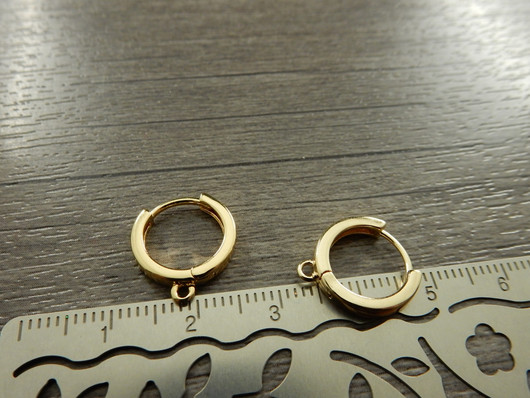 Korvakorurengas lenkillä, 15.5x13.5x2.5mm, 18K/vaaleakulta, 1pari