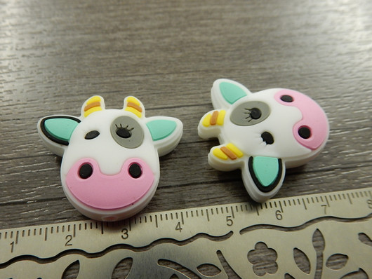 Silikonihelmi lehmä, 26x28mm, moniväri, 1kpl