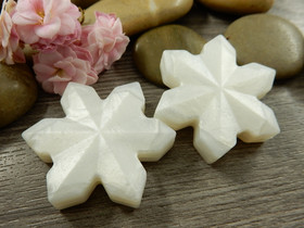 Silikonihelmi lumihiutale, 39x34mm, helmiäisvalkoinen, 1kpl