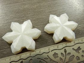 Silikonihelmi lumihiutale, 39x34mm, helmiäisvalkoinen, 1kpl