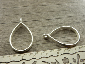 Riipus/ korukehys pisara, 34x21mm, kirkashopea, 1kpl