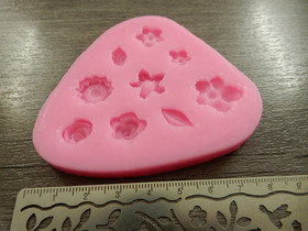 Silikonimuotti kukat ja lehdet, 75x71mm, pinkki, 1kpl