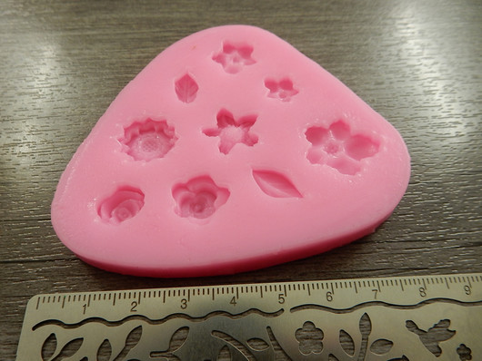 Silikonimuotti kukat ja lehdet, 75x71mm, pinkki, 1kpl